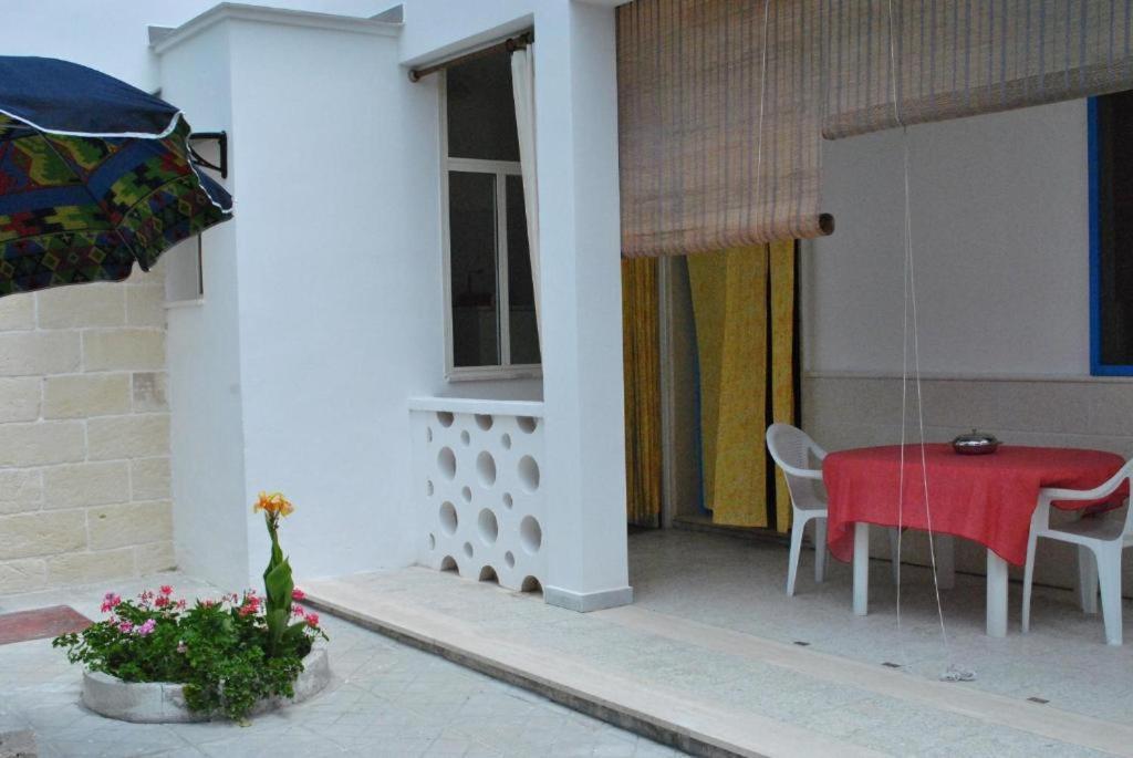 Residenza Del Sole Bed & Breakfast Surbo Exterior photo